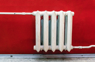 Radiateur En Fonte Blanc Cassé – Bon état – Dimensions : L135 X H70 X P13 Cm