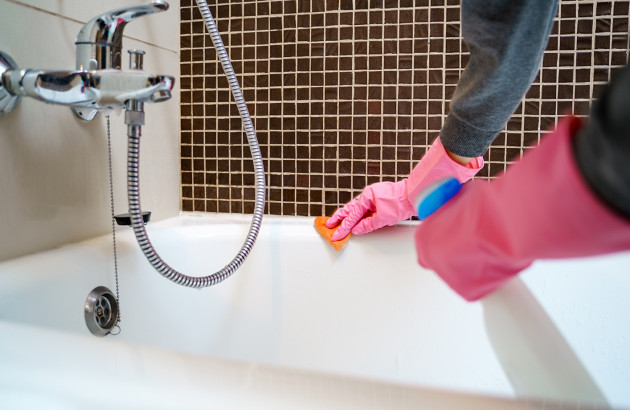 Comment changer un joint de baignoire ? 