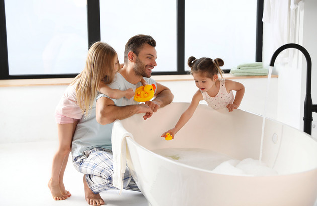 Rendre votre enfant autonome dans la salle de bain - Extrait vidéo