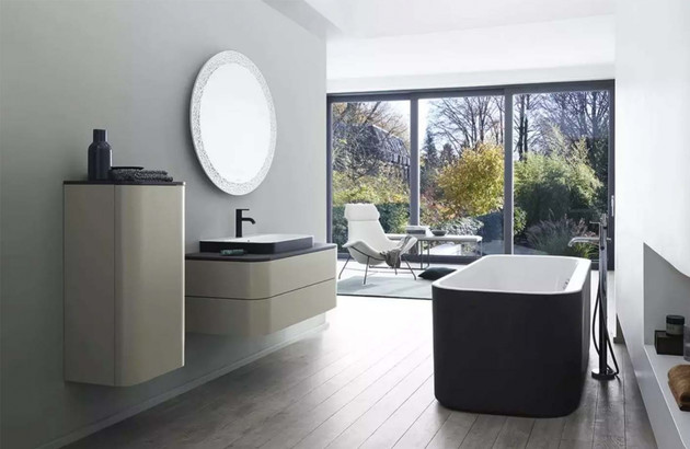 Salle de bains moderne aménagée avec la collection Happy D.2 Plus de Duravit