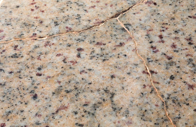 carrelage terrazzo fissuré