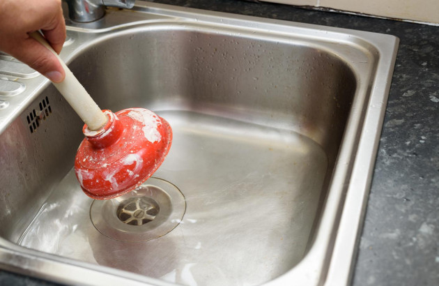 Comment déboucher une vasque ou un lavabo ?