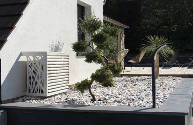cache climatiseur décoratif blanc ajouré avec motif