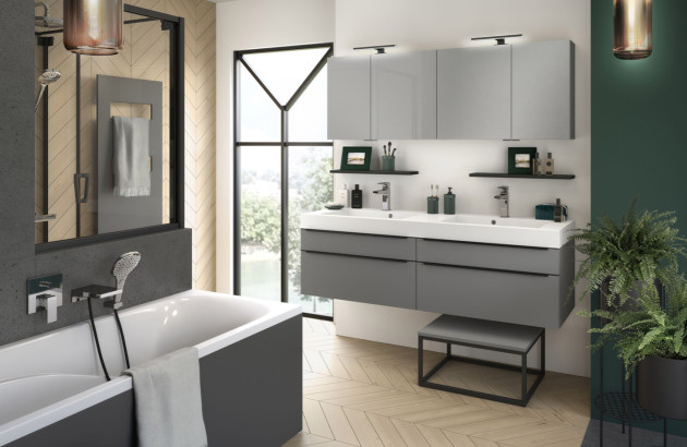 salle de bains moderne avec un meuble-sous-vasque gris de la marque delpha