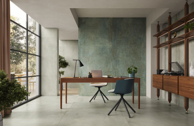 Salon moderne équipé de carrelage grand format