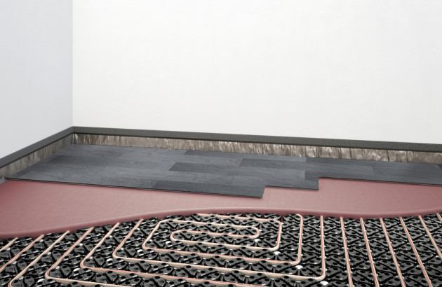 Coupe de sol de maison avec plancher chauffant électrique installé