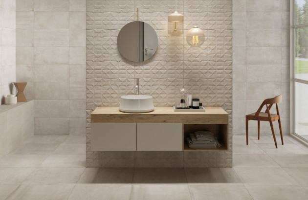 Salle de bains avec différentes textures de revêtements