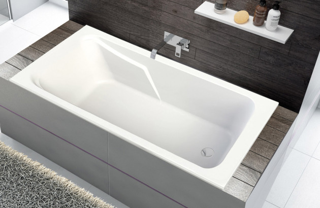 baignoire murale blanche