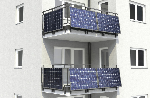 Voici le premier panneau solaire de balcon avec batterie à installer  soi-même
