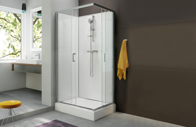 salle de bain minimaliste équipée d'une cabine de douche carrée