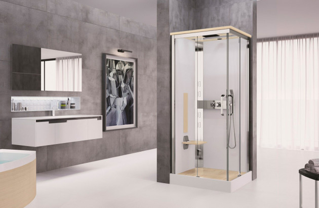 grande salle de bain équipée d'une cabine de douche carrée