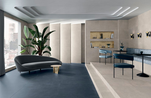grand salon minimaliste avec un carrelage XXL grès cérame