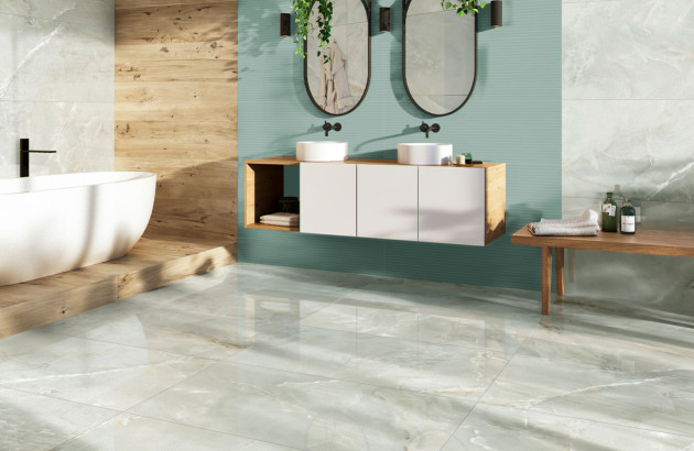 Salle de bains moderne avec carrelageen marbre vert