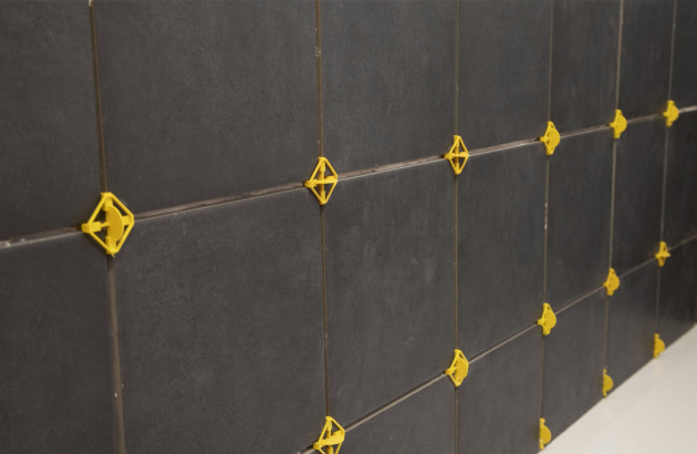Carrelage mural avec croisillons