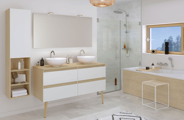 Salle de bains scandinave avec meubles en bois clair