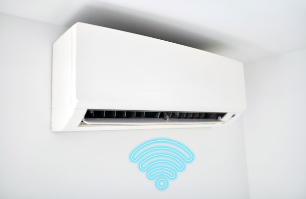 Climatiseur mural connecté avec icône Wi-Fi avec commande à distance par internet