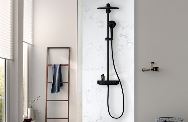 Colonne de douche noire apparente