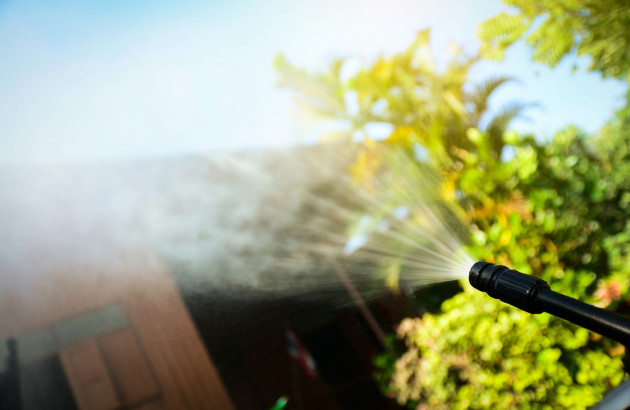 jet à haute pression pour le nettoyage d'un récupérateur d'eau de pluie
