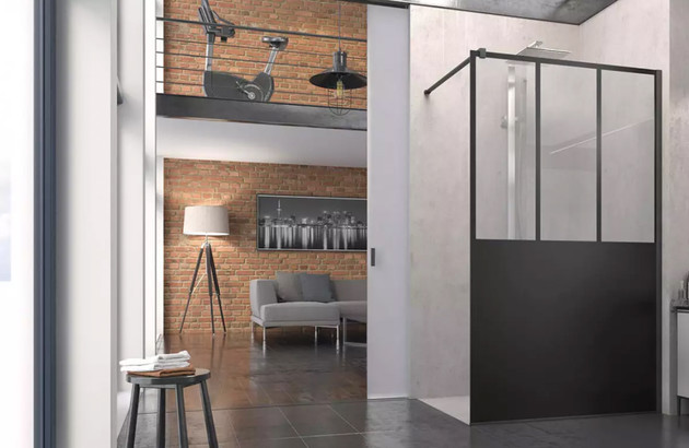 Douche italienne dans une salle de bains insdus
