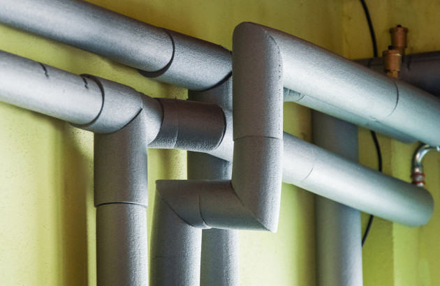 Tuyaux de canalisations d'eau calorifugés