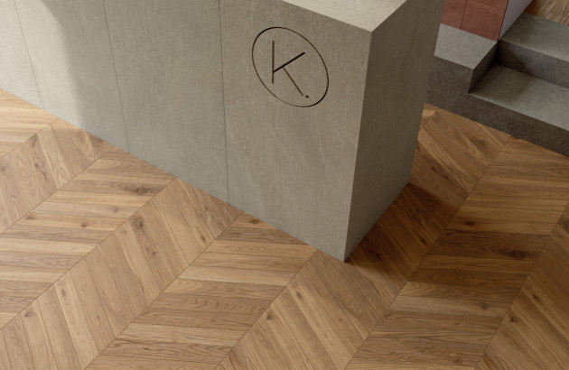 Mur de type bar posé sur un sol de parquet posé en chevrons