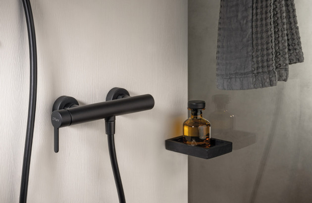 Mitigeur de douche noir mat savon