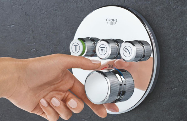 Mitigeur thermostatique de colonne de douche cascade avec réglage précis de la température et des jets