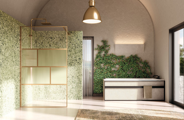 Douche à l'italienne dans une salle de bains à l'ambiance naturelle