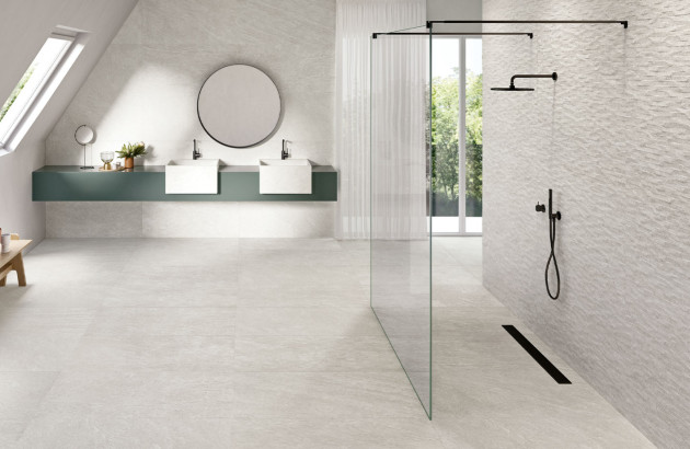 Carrelage Oros de Ergon XXL blanc pour une douche à l'italienne design et modern