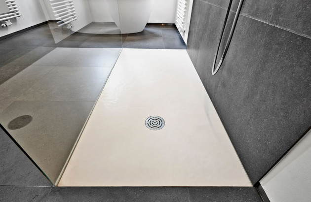 Receveur de douche extra plat dans une salle de bains