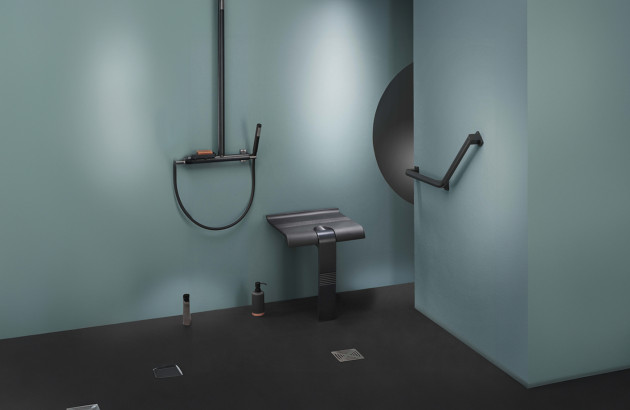 Douche sans seuil adaptée aux personnes à mobilité réduite