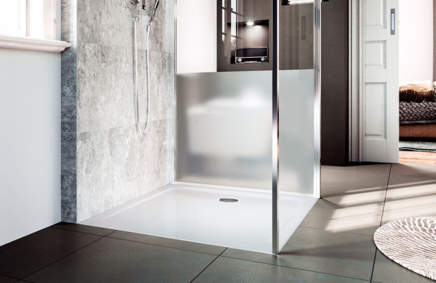 Douche sans seuil avec receveur encastré blanc