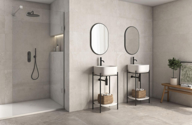 Salle de bains avec du carrelage imitation pierre