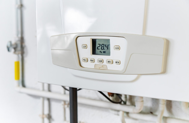Cadran de température de chauffe-eau qui affiche 28,4°C