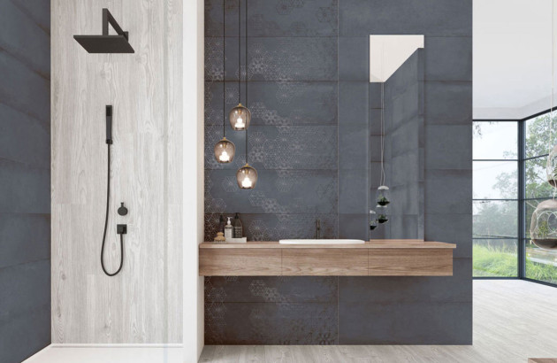 Salle de bains avec du carrelage texturé sur les murs