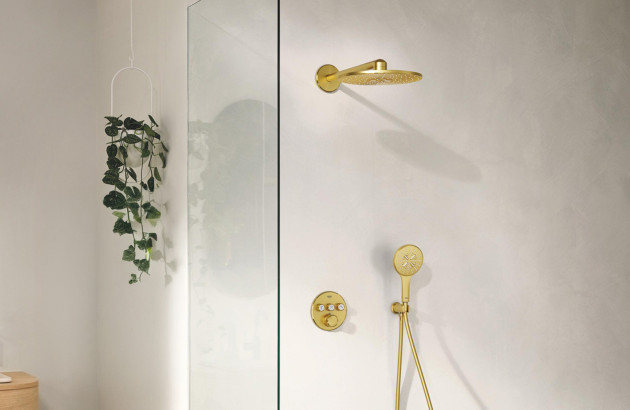 Douche avec colonne de douche encastrée finition or brossé