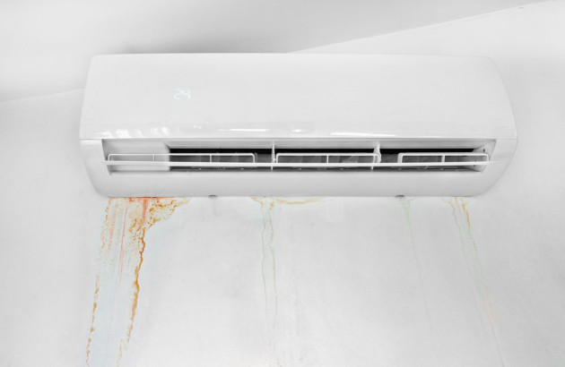 Climatiseur qui fuit et qui laisse des traces de fuite sur les murs