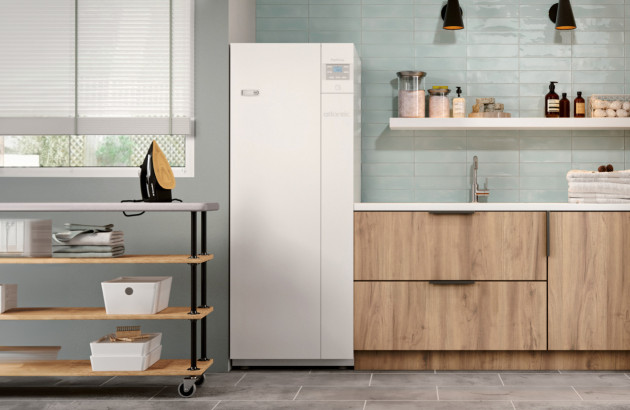 Chaudière au sol installée dans une salle de bains