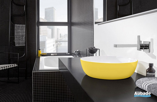 Vasque Artis jaune dans une belle salle de bains