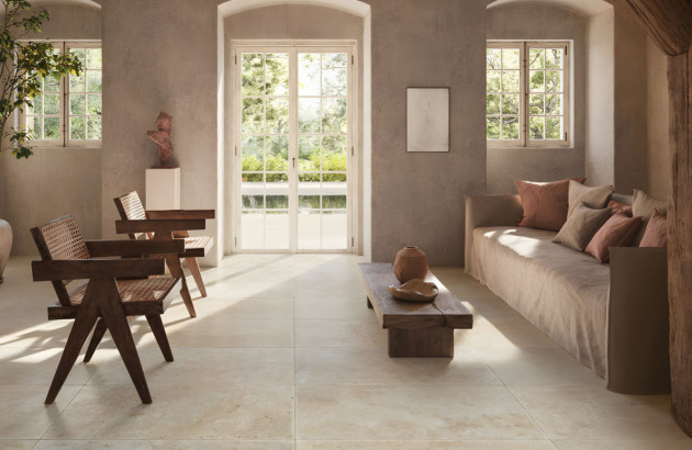Carrelage dans pièce à vivre d'une maison de campagne contemporaine