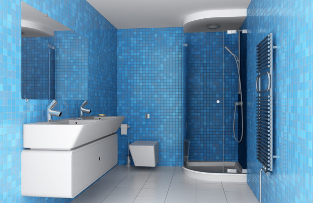 Mosaïque bleue dans une salle de bains moderne