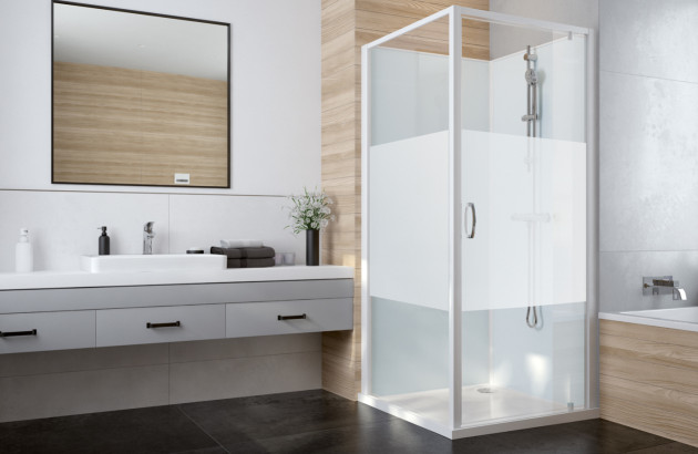 Salle de bain lumineuse avec cabine de douche blanche
