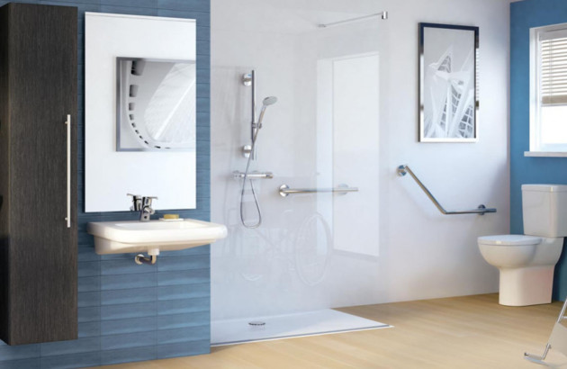 Salle de bain pmr spacieuse