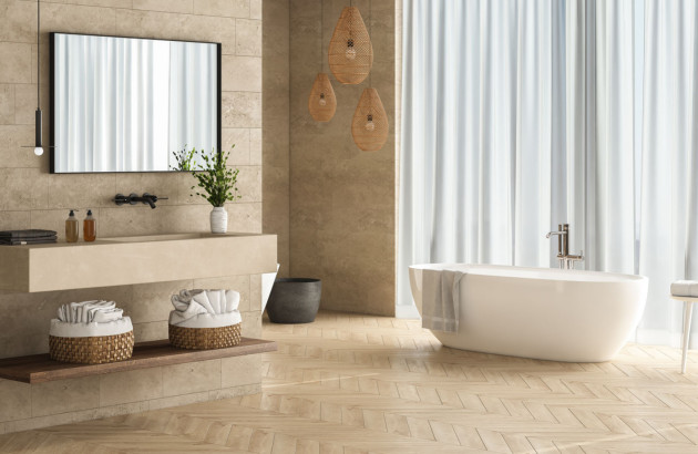 Salle de bains zen avec sol en bois