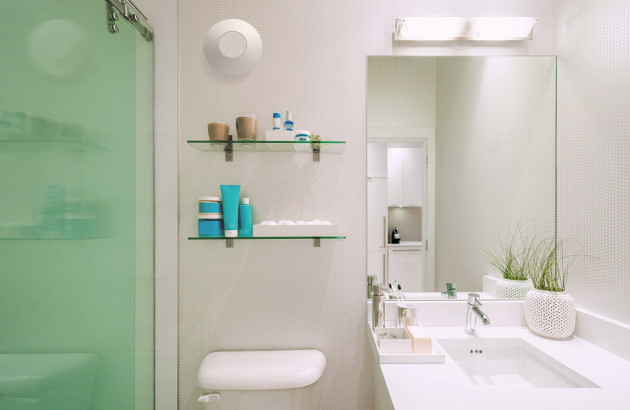 Salle de bains avec un moyen d'aeration