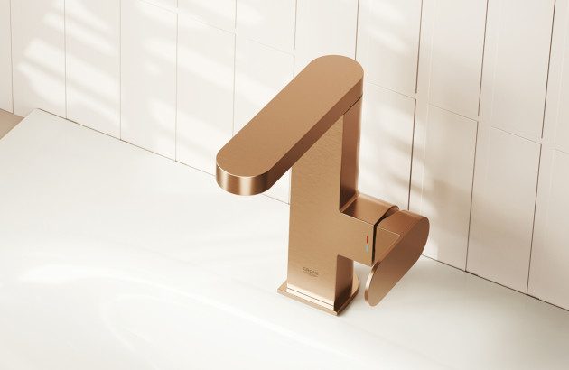 Mitigeur de lavabo finition cuivre brossé au design géométrique contemporain