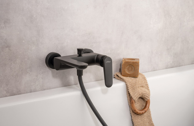 Mitigeur de baignoire et savon cubique