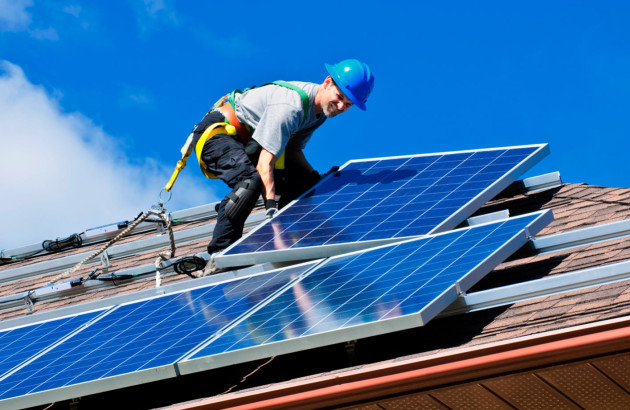 Installation professionnelle des panneaux solaires