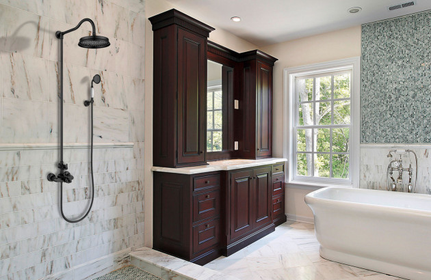 salle de bain rétro avec colonne de douche noir mat