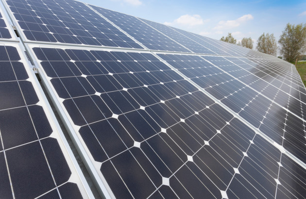 Gros plan sur des panneaux solaires photovoltaïques